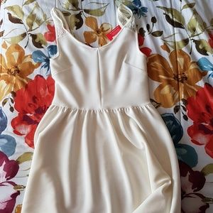 Off white midi sleeveless dress with lace detail